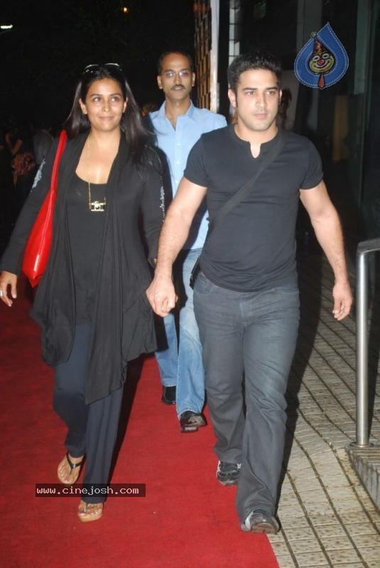 Bolly Celebs at Robot Premiere - 53 / 70 photos