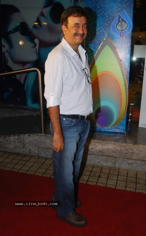 Bolly Celebs at Robot Premiere - 55 / 70 photos
