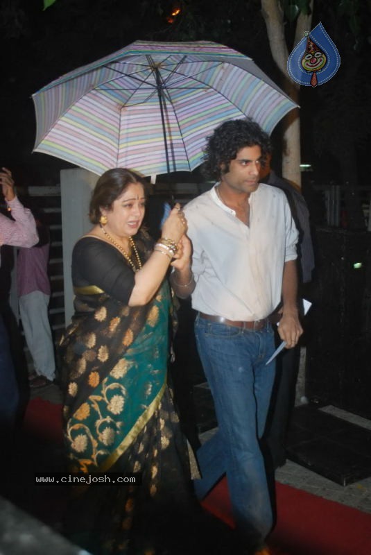 Bolly Celebs at Robot Premiere - 57 / 70 photos