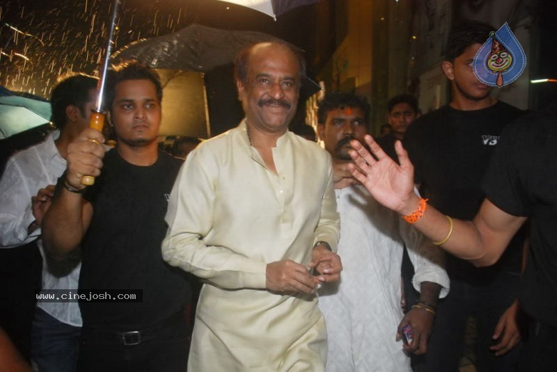 Bolly Celebs at Robot Premiere - 61 / 70 photos