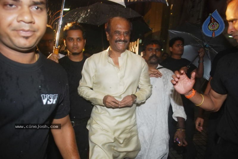 Bolly Celebs at Robot Premiere - 63 / 70 photos