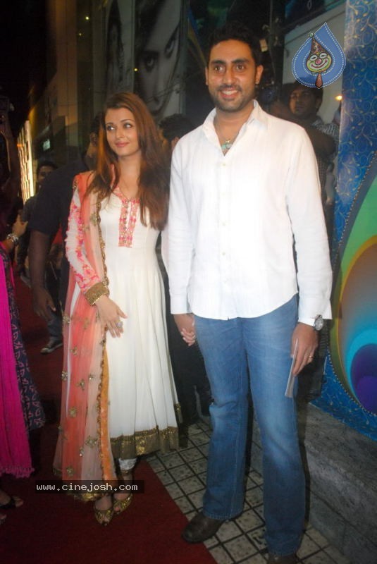 Bolly Celebs at Robot Premiere - 70 / 70 photos