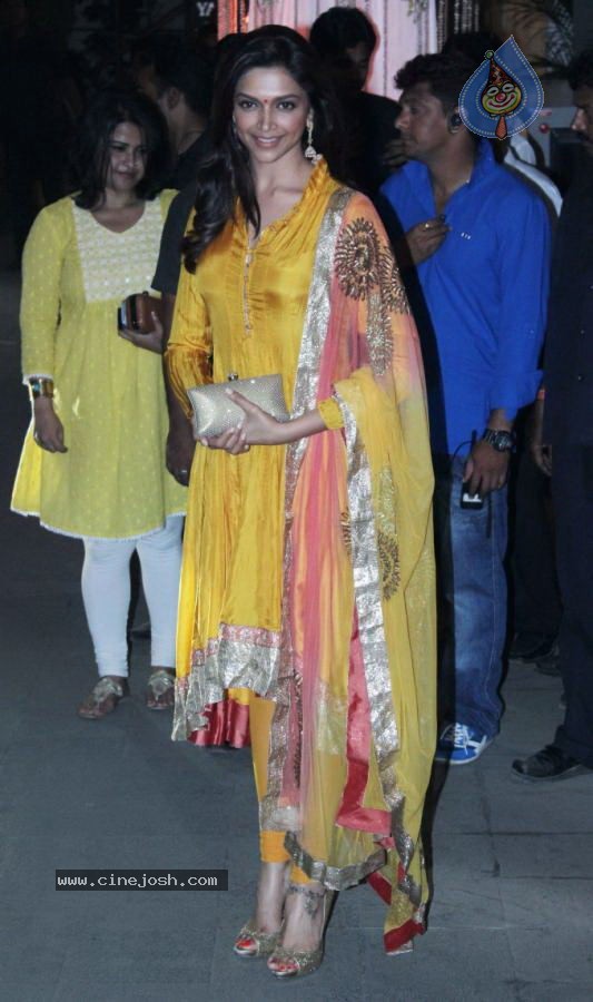 Bolly Celebs at Rohit Shetty Sister Wedding Reception - 56 / 59 photos