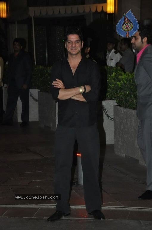 Bolly Celebs at Saif-Kareena Wedding Party - 12 / 80 photos