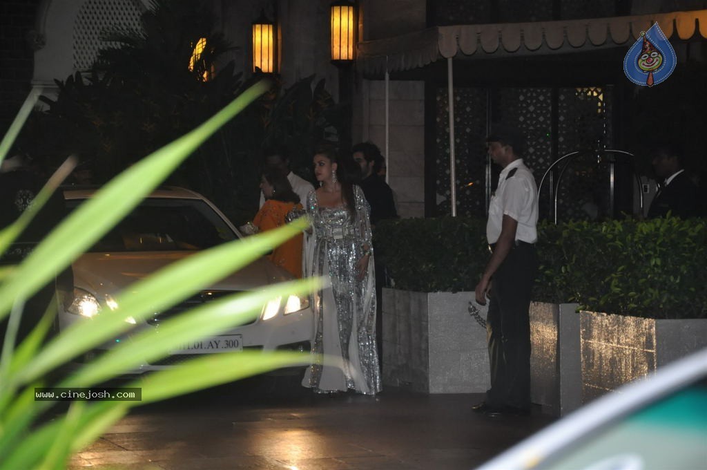 Bolly Celebs at Saif-Kareena Wedding Party - 26 / 80 photos