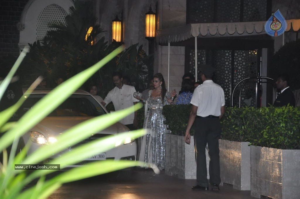 Bolly Celebs at Saif-Kareena Wedding Party - 46 / 80 photos