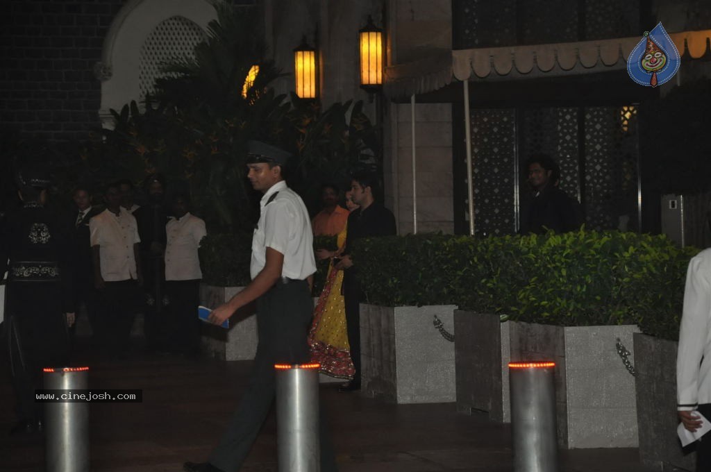 Bolly Celebs at Saif-Kareena Wedding Party - 48 / 80 photos