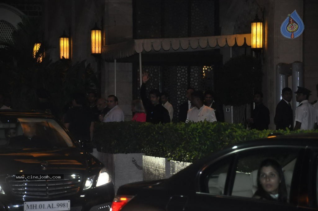 Bolly Celebs at Saif-Kareena Wedding Party - 55 / 80 photos