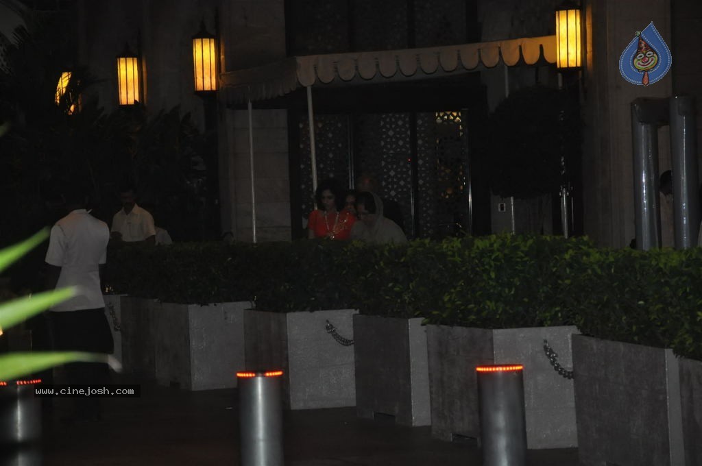 Bolly Celebs at Saif-Kareena Wedding Party - 57 / 80 photos