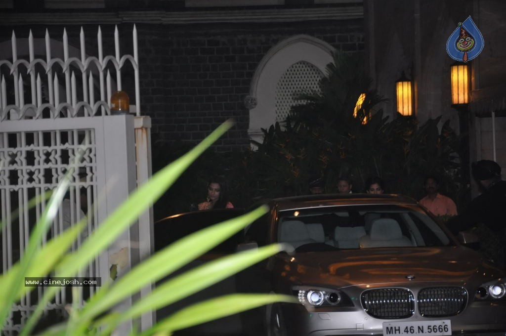 Bolly Celebs at Saif-Kareena Wedding Party - 58 / 80 photos