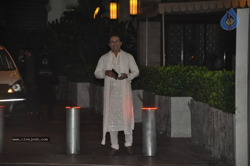 Bolly Celebs at Saif-Kareena Wedding Party - 63 / 80 photos