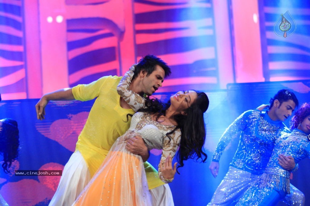 Bolly Celebs at SAIFTA Event - 11 / 40 photos