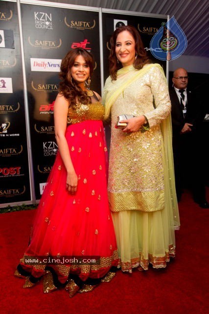 Bolly Celebs at SAIFTA Event - 36 / 40 photos