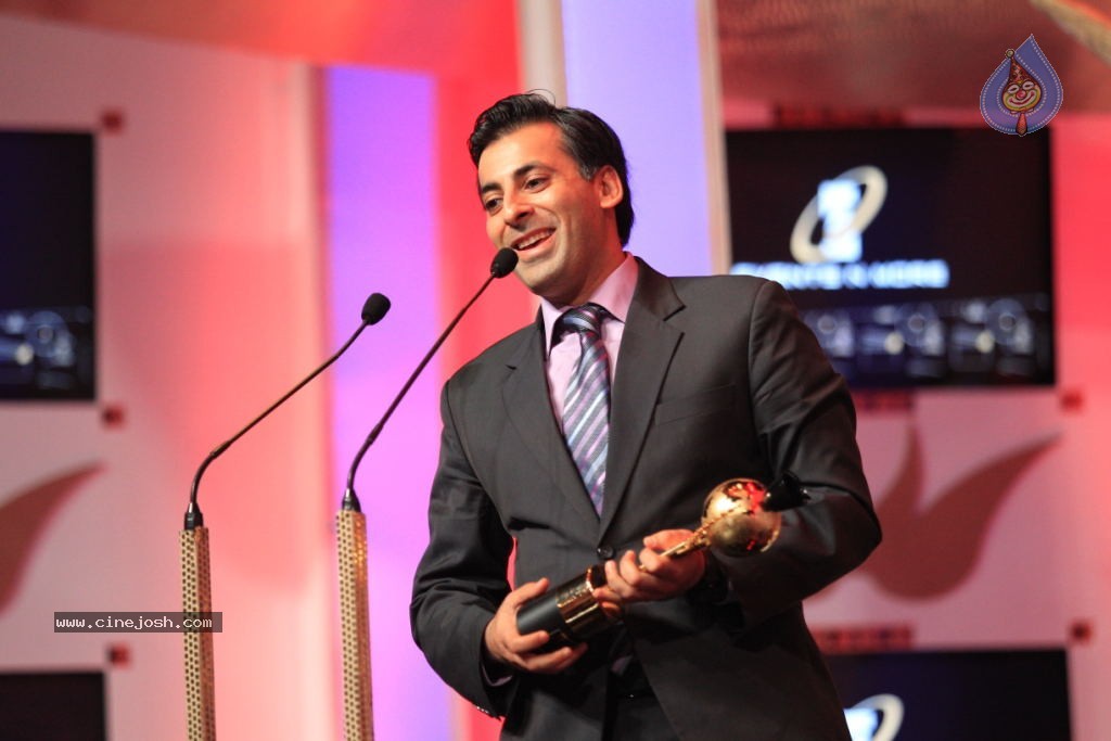 Bolly Celebs at SAIFTA Event - 38 / 40 photos