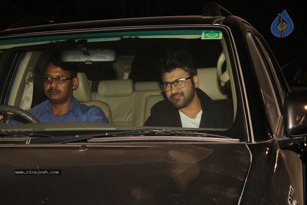 Bolly Celebs at Salman Khan Birthday Bash  - 16 / 53 photos