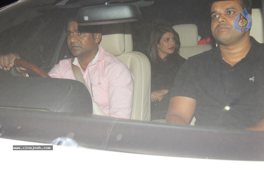 Bolly Celebs at Salman Khan Birthday Bash  - 17 / 53 photos