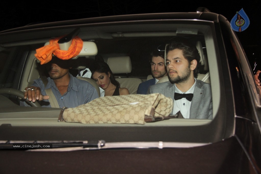Bolly Celebs at Salman Khan Birthday Bash  - 21 / 53 photos