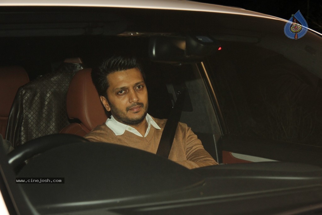 Bolly Celebs at Salman Khan Birthday Bash  - 23 / 53 photos