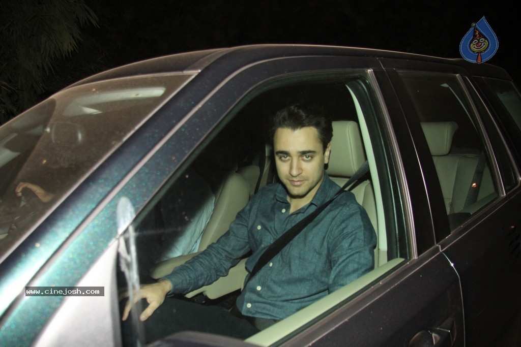 Bolly Celebs at Salman Khan Birthday Bash  - 25 / 53 photos