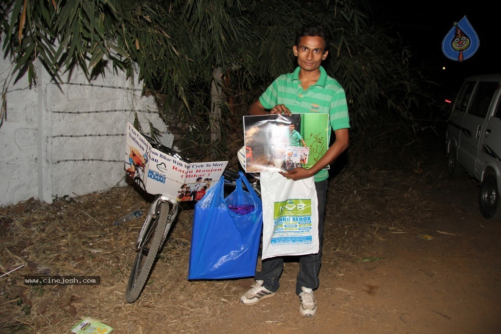 Bolly Celebs at Salman Khan Birthday Bash  - 29 / 53 photos