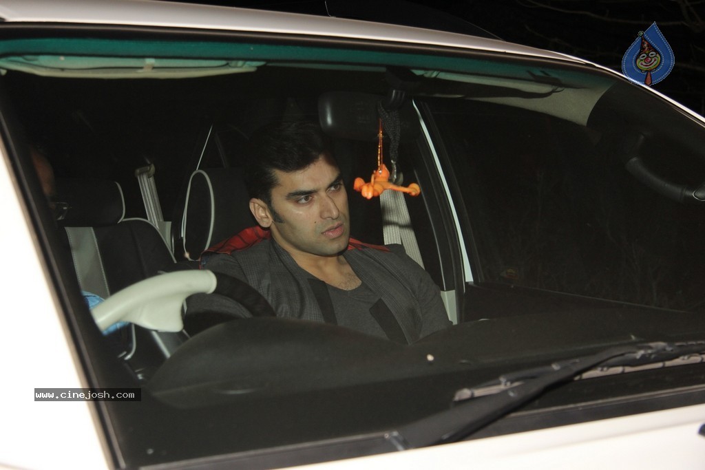 Bolly Celebs at Salman Khan Birthday Bash  - 31 / 53 photos