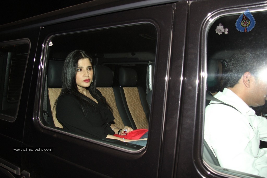 Bolly Celebs at Salman Khan Birthday Bash  - 34 / 53 photos