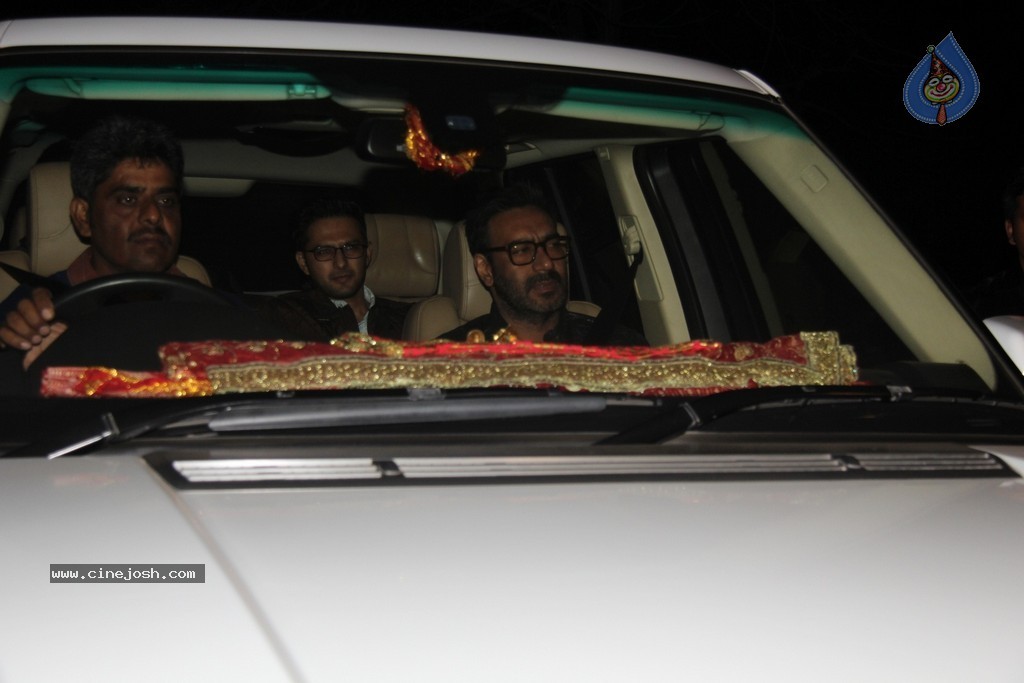 Bolly Celebs at Salman Khan Birthday Bash  - 50 / 53 photos