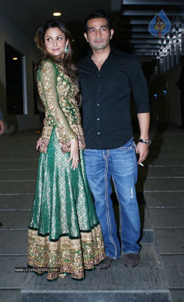 Bolly Celebs at Salman Khan Family Bash - 3 / 32 photos