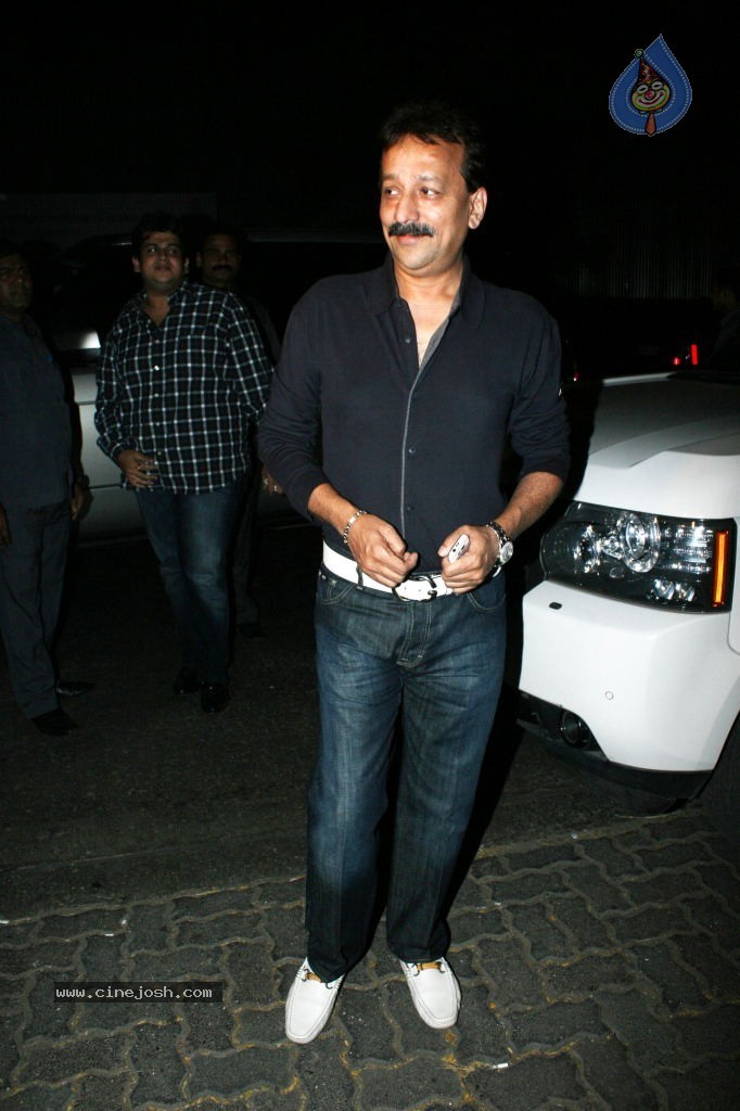 Bolly Celebs at Salman Khan Family Bash - 22 / 32 photos