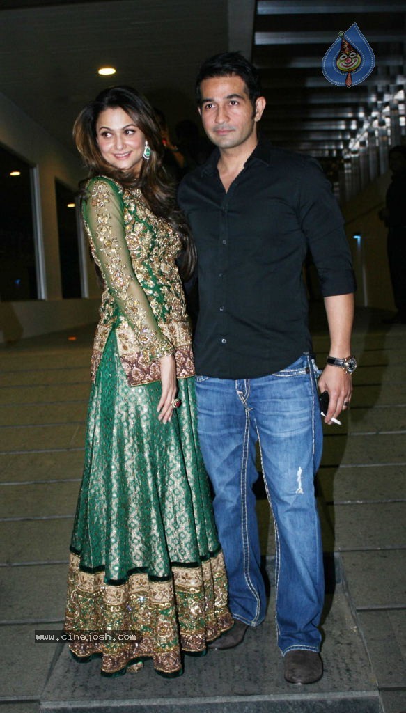 Bolly Celebs at Salman Khan Family Bash - 32 / 32 photos