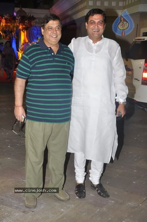 Bolly Celebs at Sanjay Dutt Mata Ki Chauki Event - 7 / 47 photos