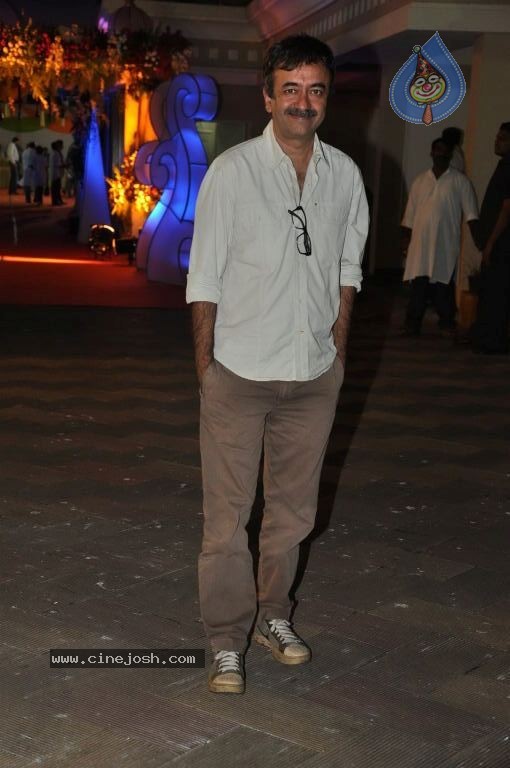 Bolly Celebs at Sanjay Dutt Mata Ki Chauki Event - 11 / 47 photos