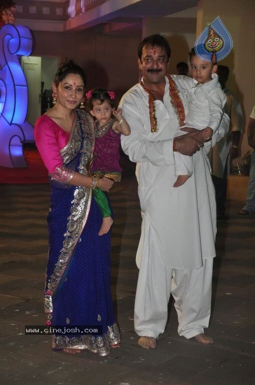 Bolly Celebs at Sanjay Dutt Mata Ki Chauki Event - 28 / 47 photos