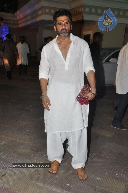 Bolly Celebs at Sanjay Dutt Mata Ki Chauki Event - 29 / 47 photos