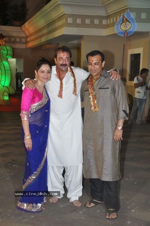 Bolly Celebs at Sanjay Dutt Mata Ki Chauki Event - 34 / 47 photos