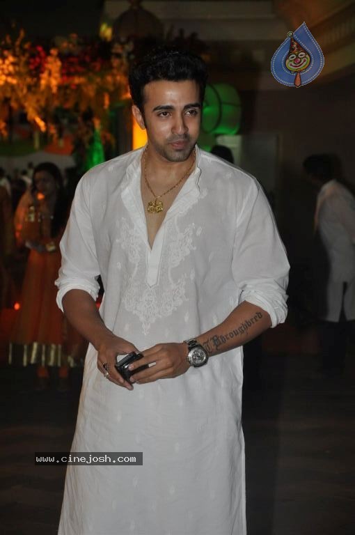 Bolly Celebs at Sanjay Dutt Mata Ki Chauki Event - 41 / 47 photos