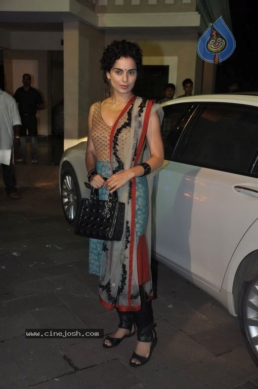 Bolly Celebs at Sanjay Dutt Mata Ki Chauki Event - 43 / 47 photos