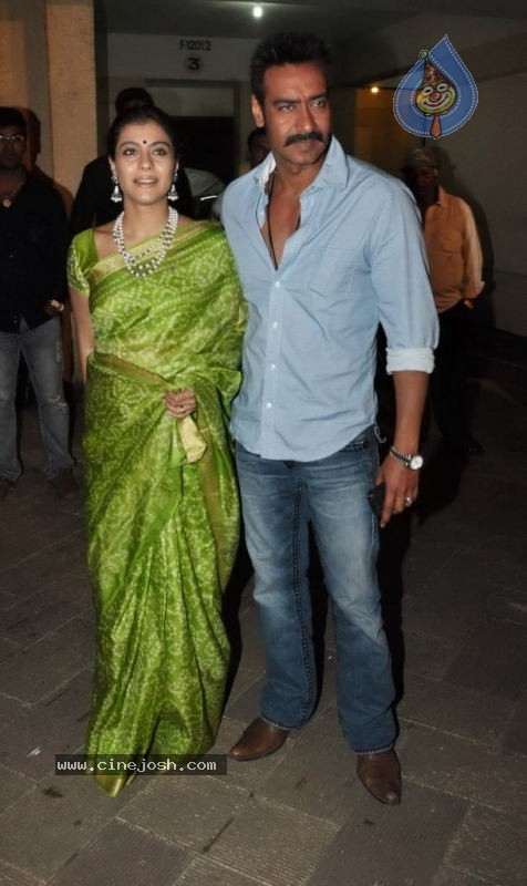 Bolly Celebs at Sanjay Dutt Mata ki Chowki Event - 10 / 129 photos