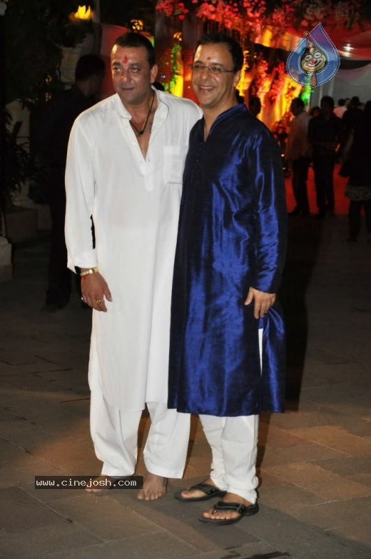 Bolly Celebs at Sanjay Dutt Mata ki Chowki Event - 13 / 129 photos