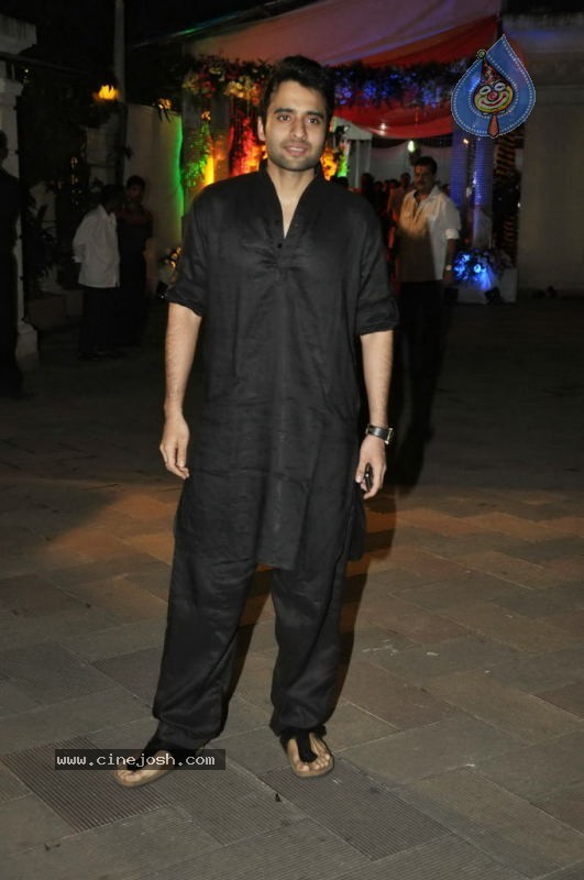 Bolly Celebs at Sanjay Dutt Mata ki Chowki Event - 25 / 129 photos