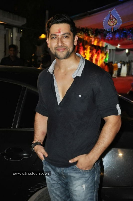 Bolly Celebs at Sanjay Dutt Mata ki Chowki Event - 39 / 129 photos