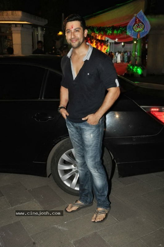 Bolly Celebs at Sanjay Dutt Mata ki Chowki Event - 41 / 129 photos