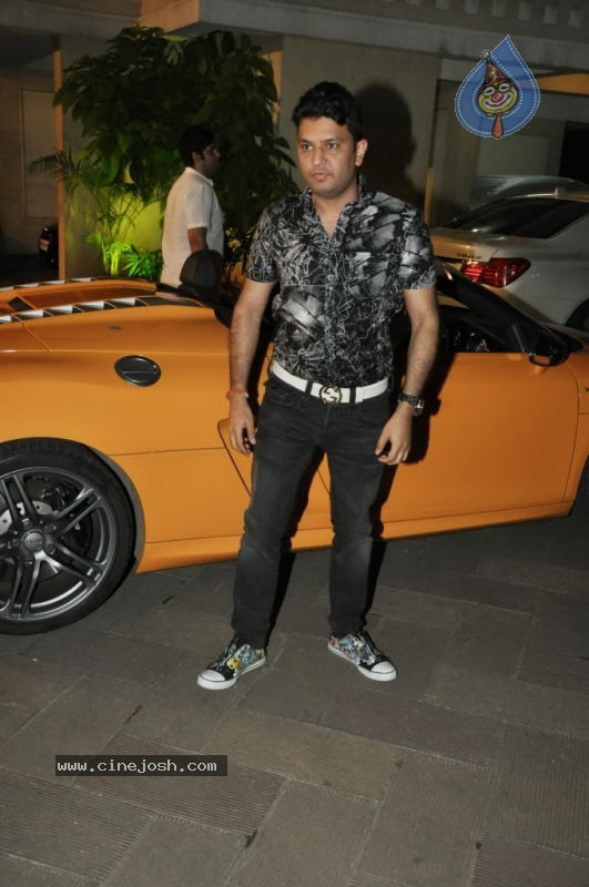 Bolly Celebs at Sanjay Dutt Mata ki Chowki Event - 56 / 129 photos