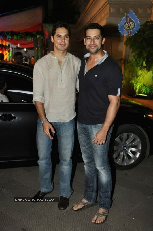 Bolly Celebs at Sanjay Dutt Mata ki Chowki Event - 65 / 129 photos