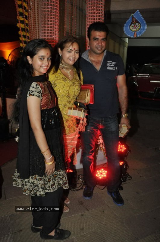 Bolly Celebs at Sanjay Dutt Mata ki Chowki Event - 75 / 129 photos