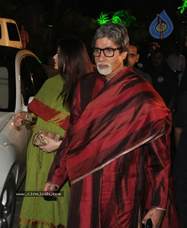 Bolly Celebs at Sanjay Dutt Mata ki Chowki Event - 81 / 129 photos