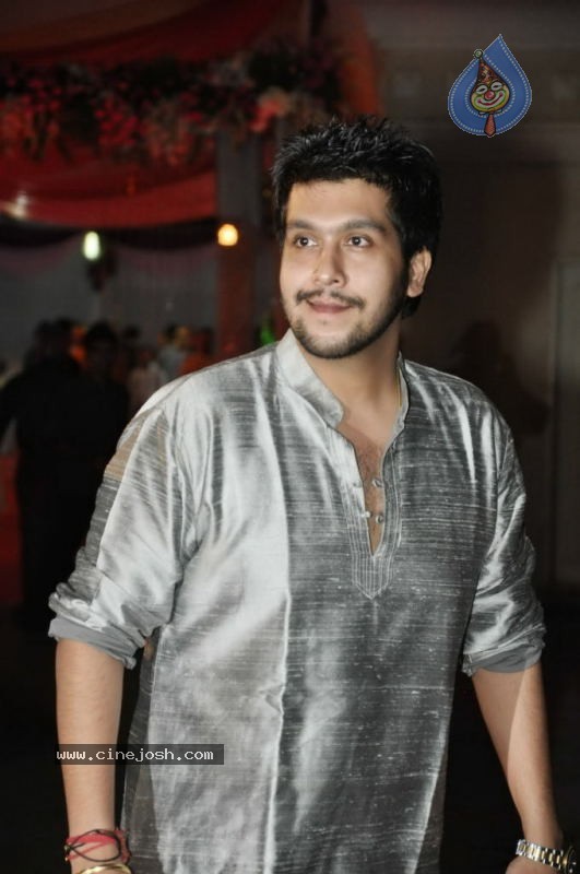 Bolly Celebs at Sanjay Dutt Mata ki Chowki Event - 99 / 129 photos