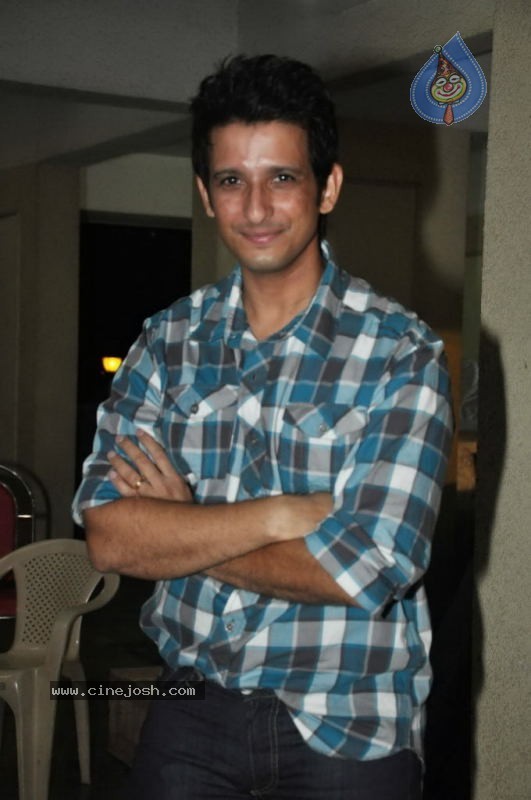 Bolly Celebs at Sanjay Dutt Mata ki Chowki Event - 124 / 129 photos