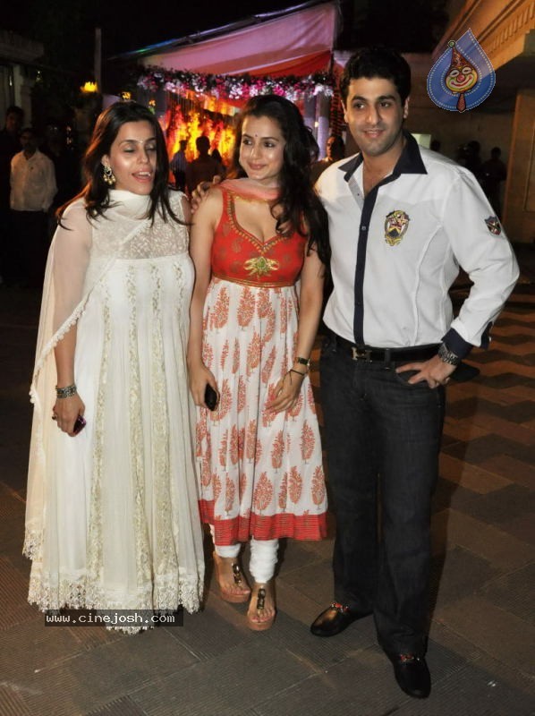 Bolly Celebs at Sanjay Dutt Mata ki Chowki Event - 126 / 129 photos