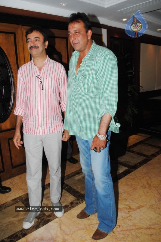 Bolly Celebs at Sanjay Dutt's Iftar Party - 6 / 78 photos